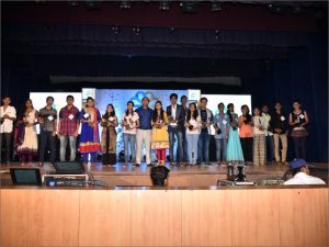 2016-edumentor-manish-sir-with-toppers